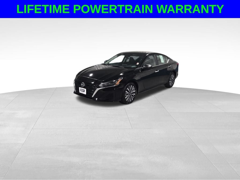 2024 Nissan Altima 2.5 SV in Super Black Clearcoat — front three-quarter view